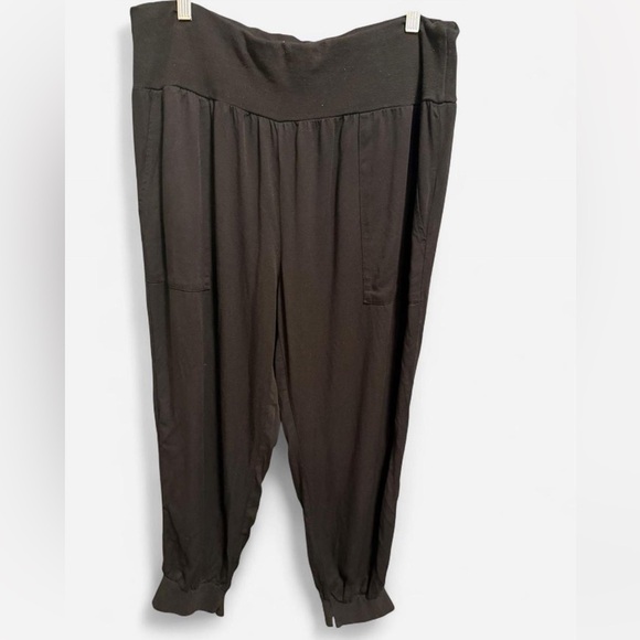 Elegant Black Women's Pants - Picture 5 of 7